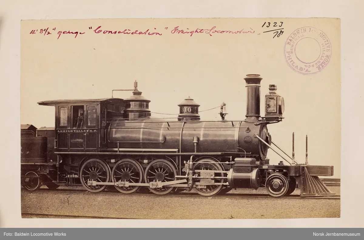 Baldwins leveransefoto av damplokomotiv nr. 310 "United States" levert til Lehigh Valley Railroad i USA i 1876. Baldwin byggenummer 3861. Sporvidde 4' 8 1/2" (normalspor)