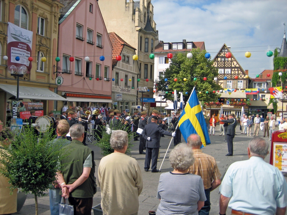 Hemvärnsmusikkåren i Skaraborg spelar i Bad Kissingen, Tyskland, 2006-06-23.
