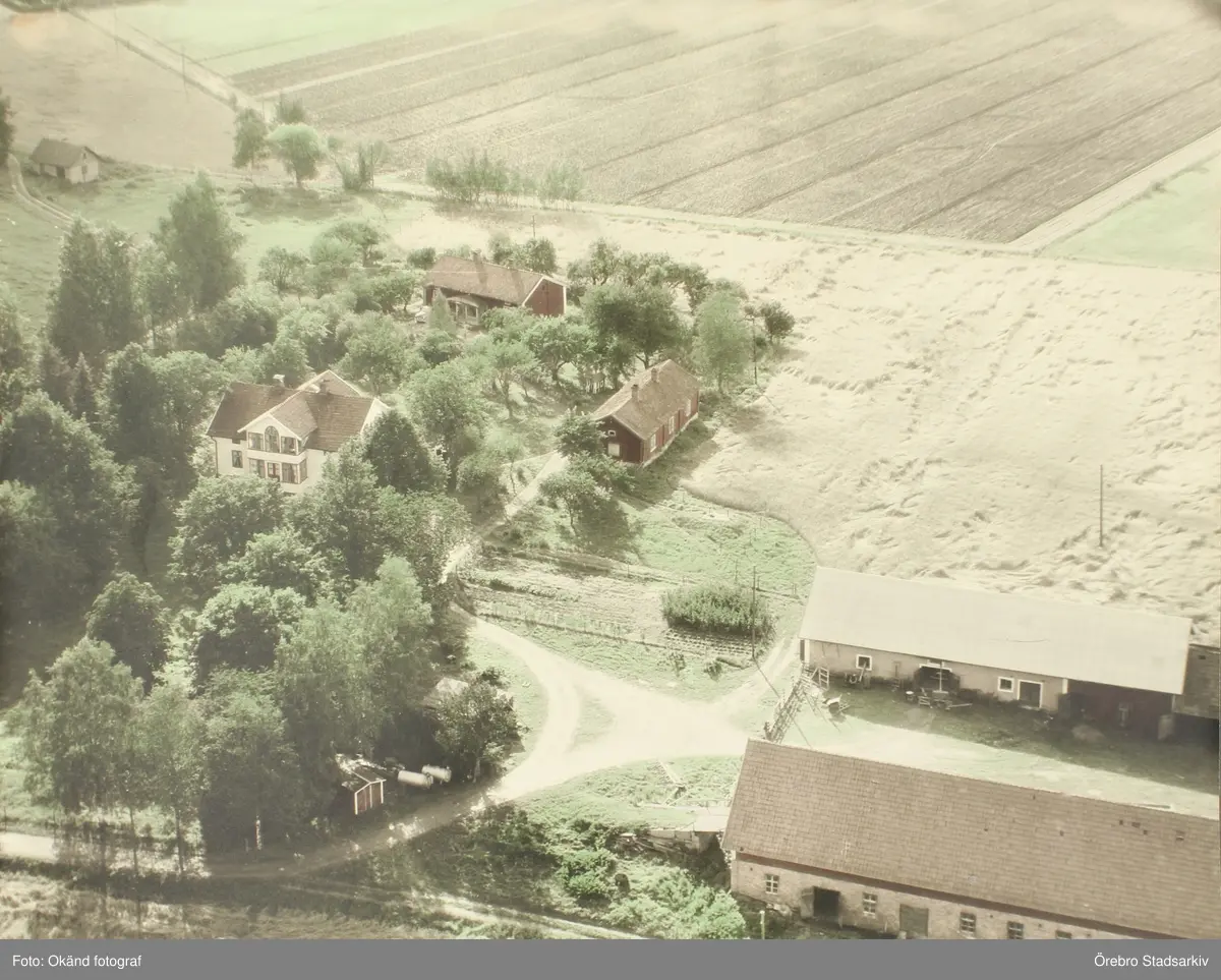 Aspholmens gård från ovan, 1950-tal - Örebro Stadsarkiv / DigitaltMuseum