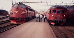 Diesellokomotiv Di 3 633 med persontog til Fagernes på Eina 