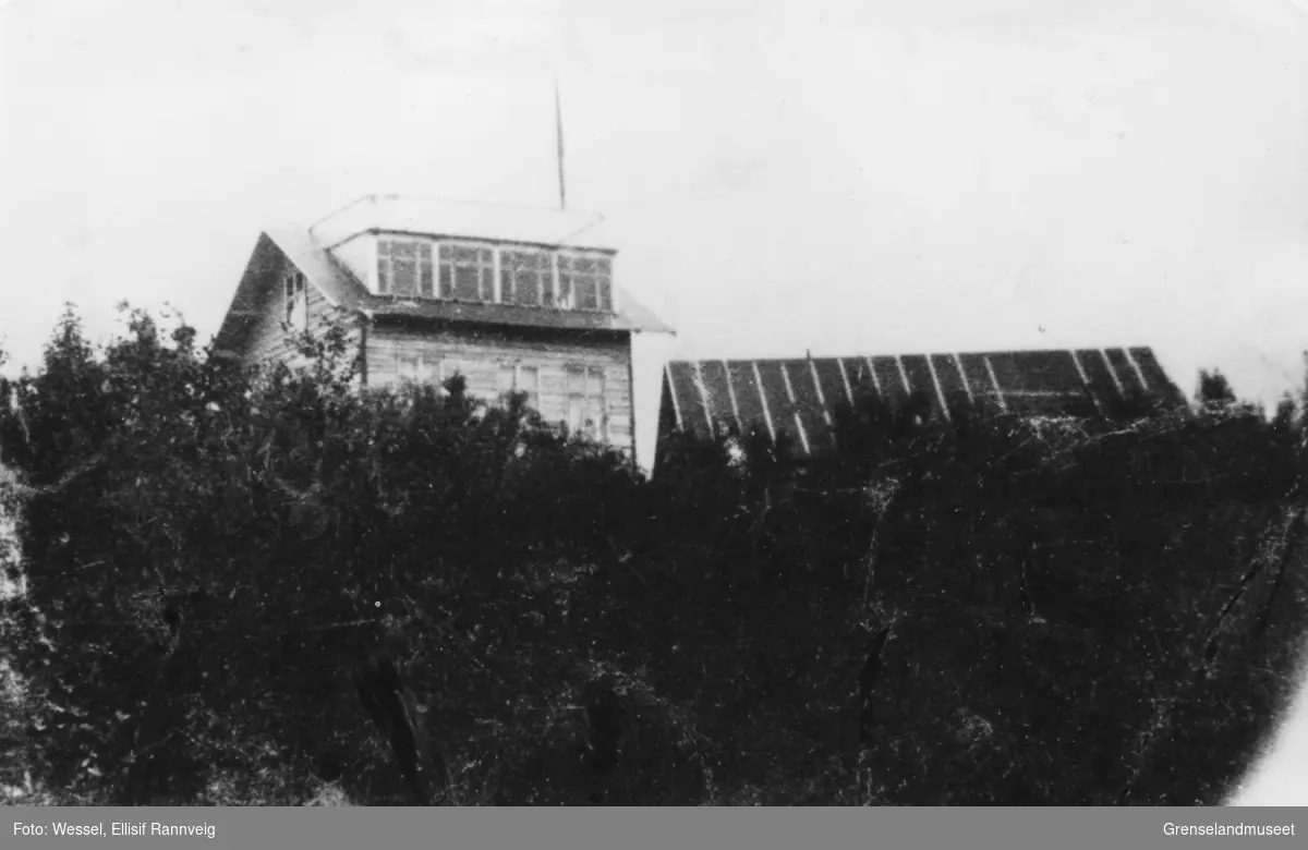 Ellisif Wessels fotoatelier, ble benyttet av russiske revolusjonære. Bygningen til høyre ble brukt av fagforeningen Nordens Klippe.
