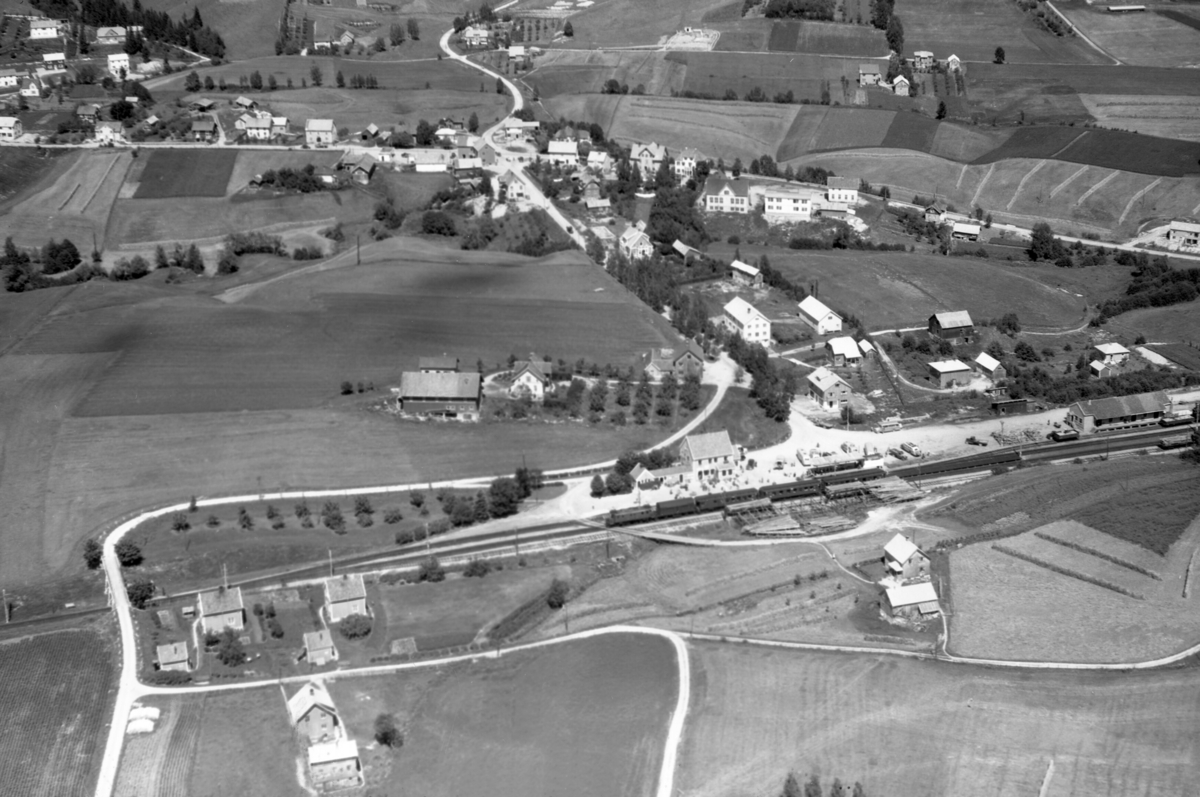 Flyfoto over Bø jernbanestasjon 10. juli 1948.