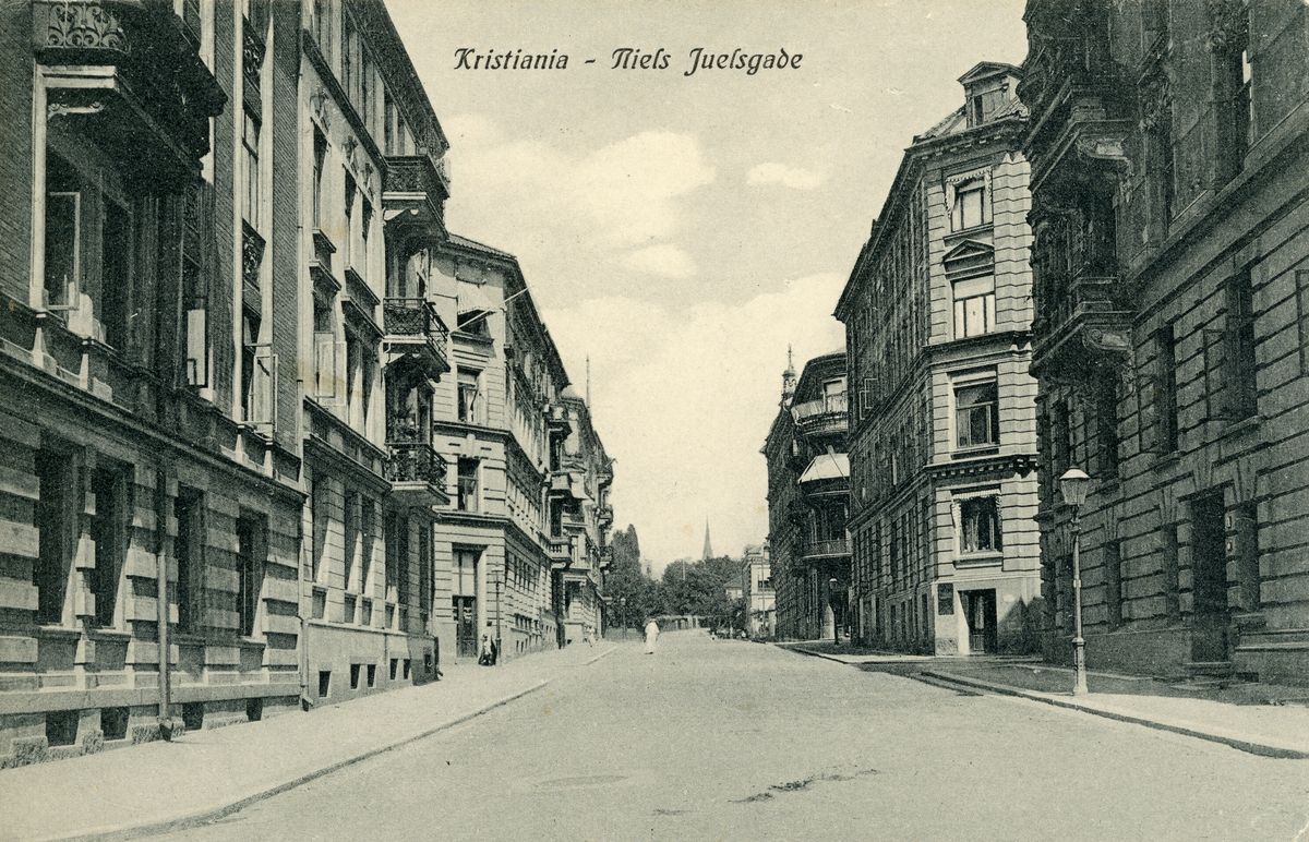 Niels Juelsgade, Kristiania, va. 1915.  Postkort