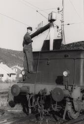 Vannfylling på damplokomotiv type 21b 294 på Kongsberg stasj