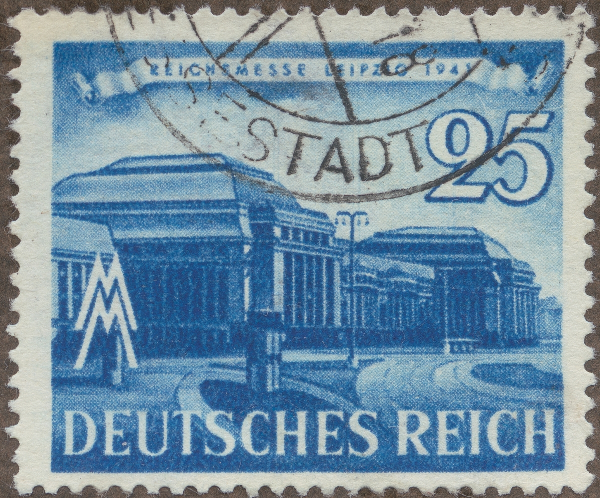 Frimärke ur Gösta Bodmans filatelistiska motivsamling, påbörjad 1950. Frimärke från Tyskland, 1941. Motiv av Huvudjärnvägsstationen i Leipzig "Mässan 1941"