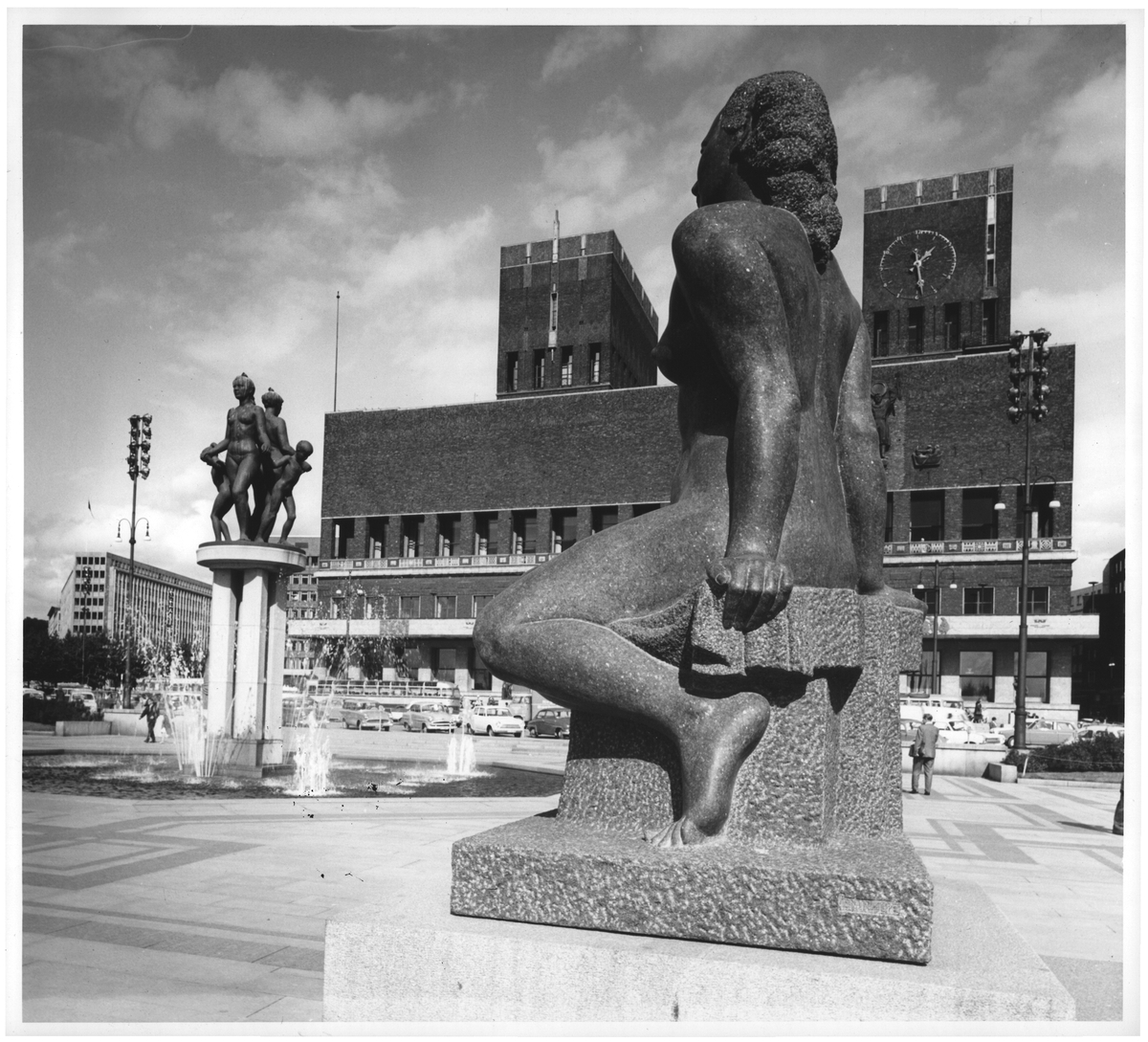 Oslo Rådhusplassen og Rådhuset - DEXTRA Photo / DigitaltMuseum