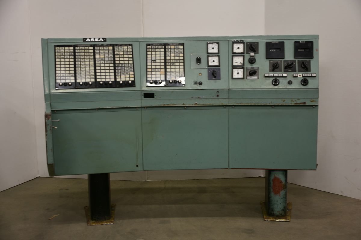 Kontrollbord för kärnkraftverk, del av: Pult (vänster).