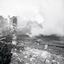 Ruinerna efter en brand hos Ludvigsson & Söner. Man misstänk