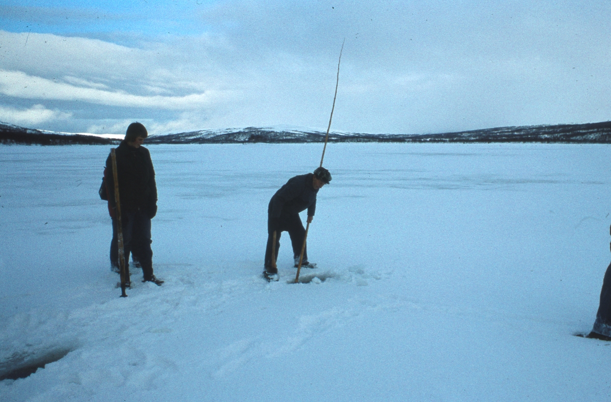 Isfiske på Aursunden, 1976