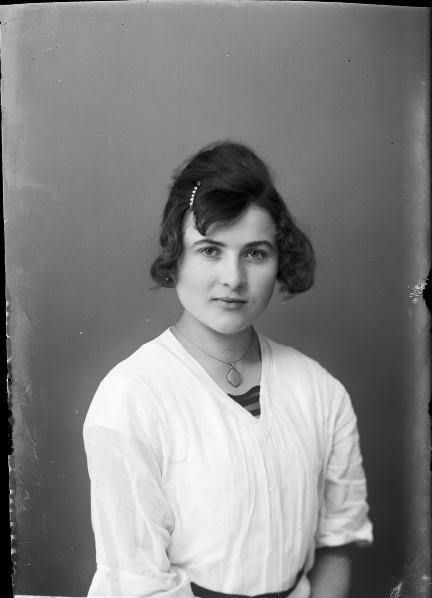 Sally Sjölander från Tranvik, Singö socken, Uppland 1921