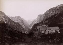 Stalheims Hotel og Nærødalen.