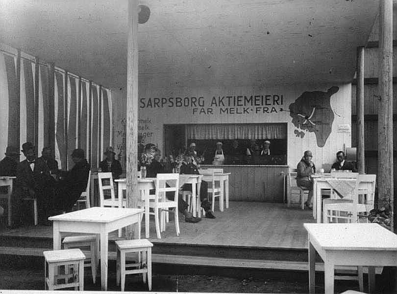 Fra melkebaren til Sarpsborg Aktiemeieri på Østfoldutstillingen 1930