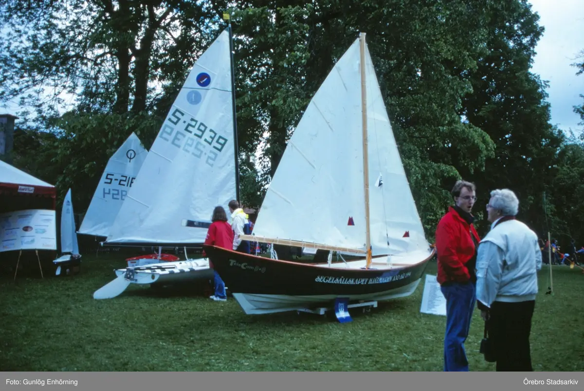 Utställning av segelbåt på Båtens dag, 1994 - Örebro Stadsarkiv ...