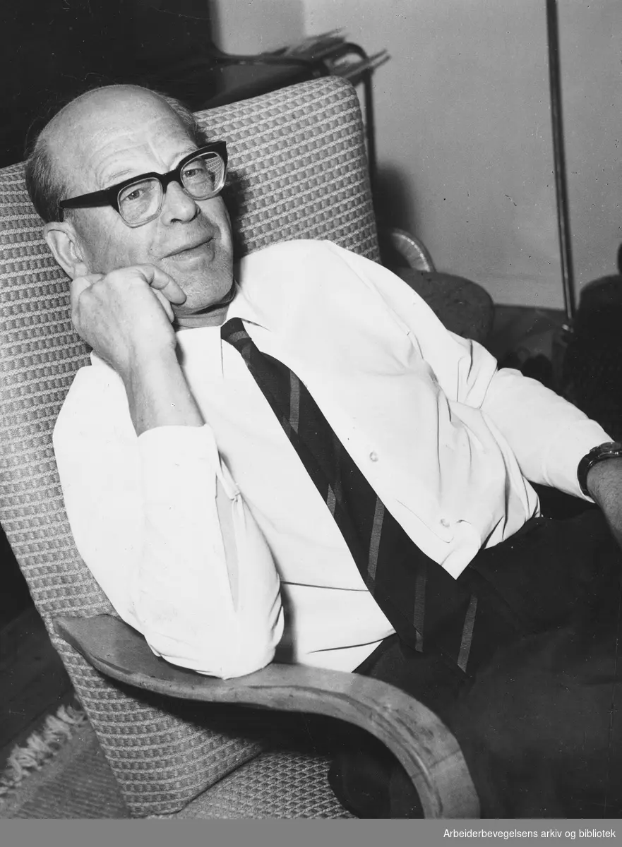 Alv Gunnar Storheid Langeland (1908 - 1965). Pedagog. Rektor ved Ullern Gymnas. Arbeidermagasinet/Magasinet for Alle