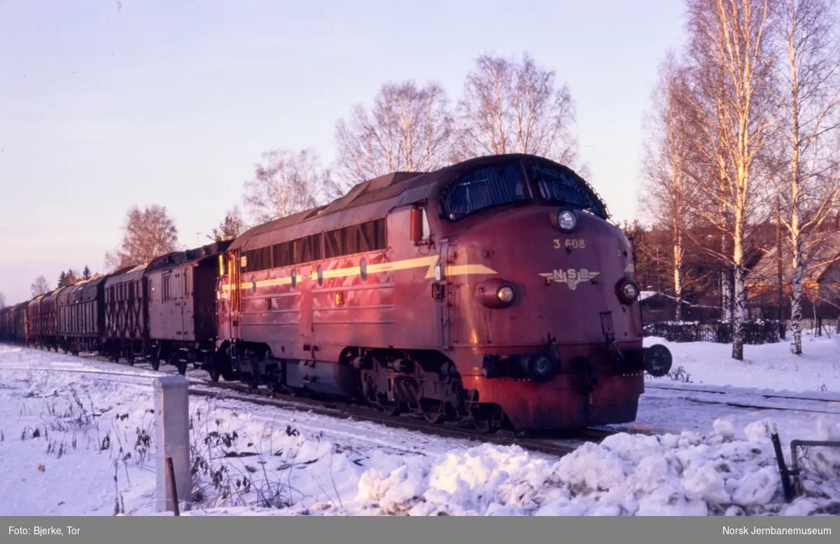 Diesellokomotiv Di 3 608 Med Godstog Til Kongsvinger På Braskereidfoss Stasjon Norsk 