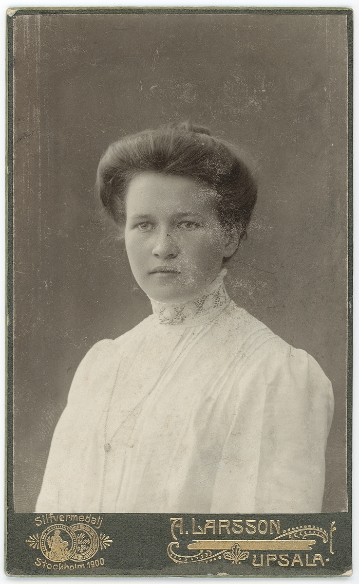 Kabinettsfotografi - Edit L, Uppsala 1911