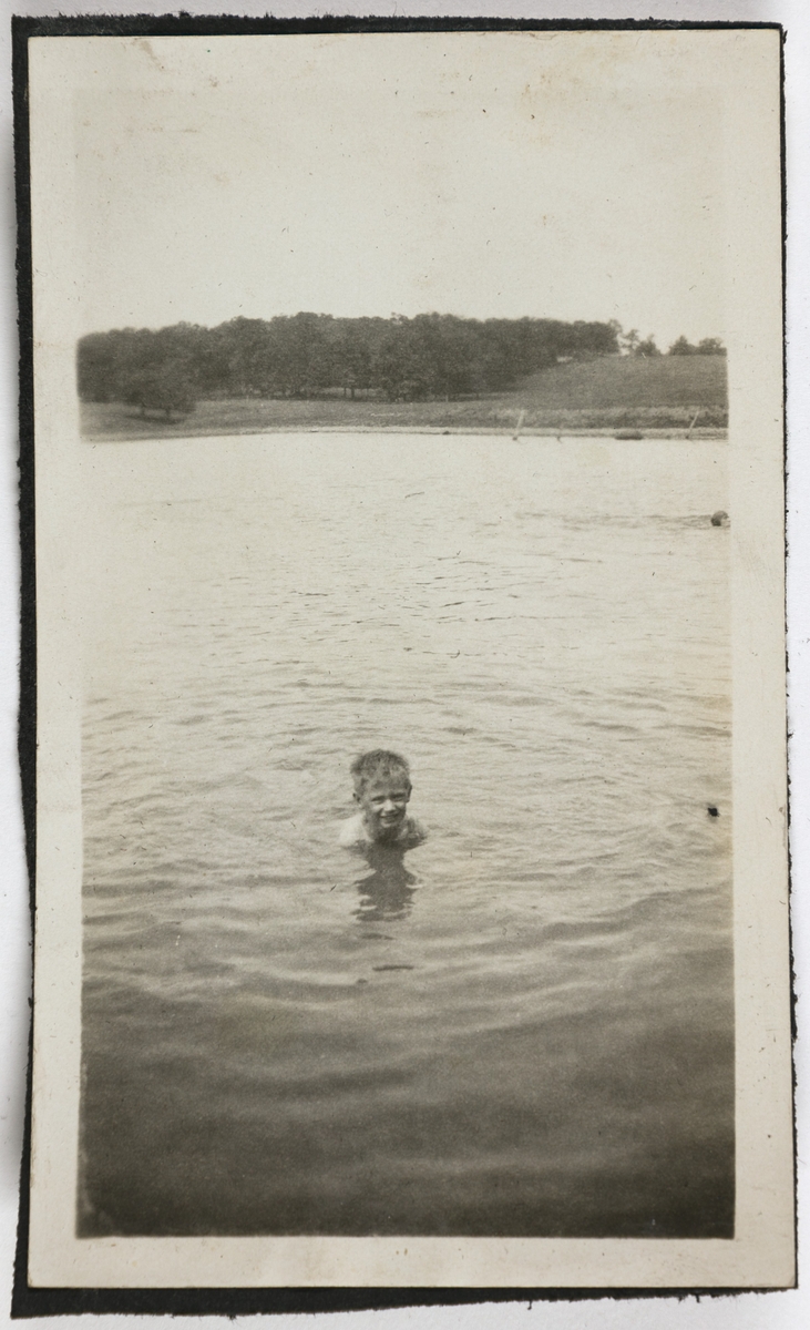 En gutt bader i Beverly Lake, i utkanten av Chicago.