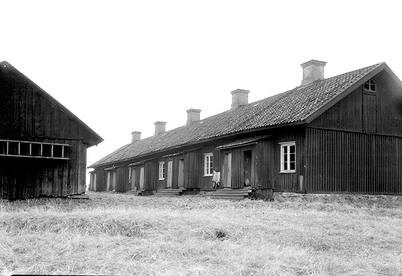 Sista kvarstående nödbostaden vid Karlagatan på Herrhagen av de som uppfördes efter branden 1865. Revs på 1930-talet.
