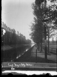 Kanalen i Horten, med trær på begge sider.