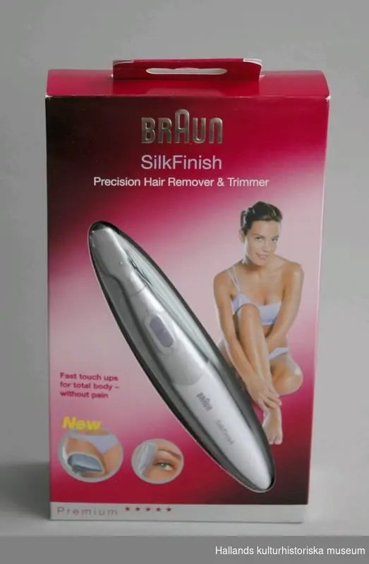 Rakapparat för kvinnor, grå och lila: "BRAUN SilkFinish Precision Hair Remover & Trimmer". Förpackad i rosa papplåda med text och bild. Bruksanvisning, två stycken skärhuvuden, två stycken trimningskammar och borste förvaras i en vit påse. 