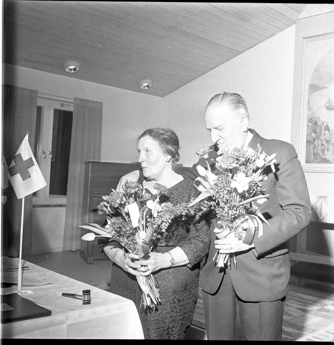 Avskedshyllning av Carola och Wallis Wendel hos Rödakorskretsen i Gränna