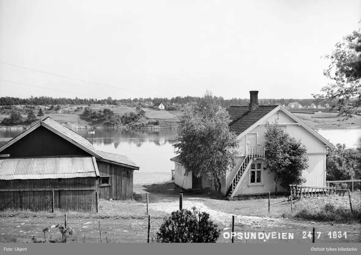 Opsundveien, Opsund østre i Sarpsborg 24. juli 1931, arbeiderbolig. Gårdsbruk.