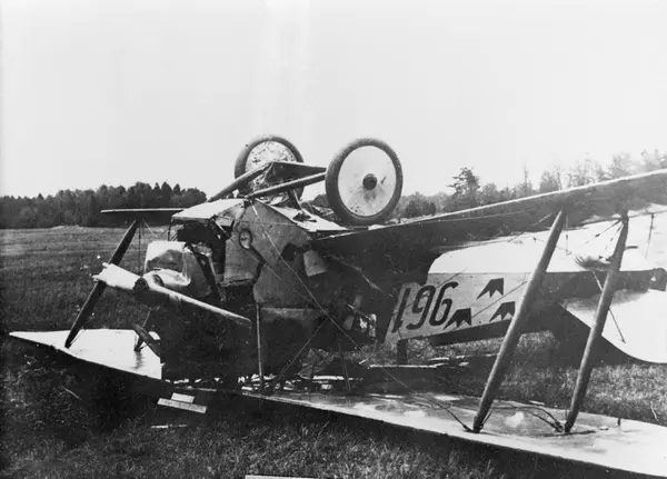 Havererat Flygplan J 1 Phönix D.II, Nr 961. Efter Motorstopp Under ...