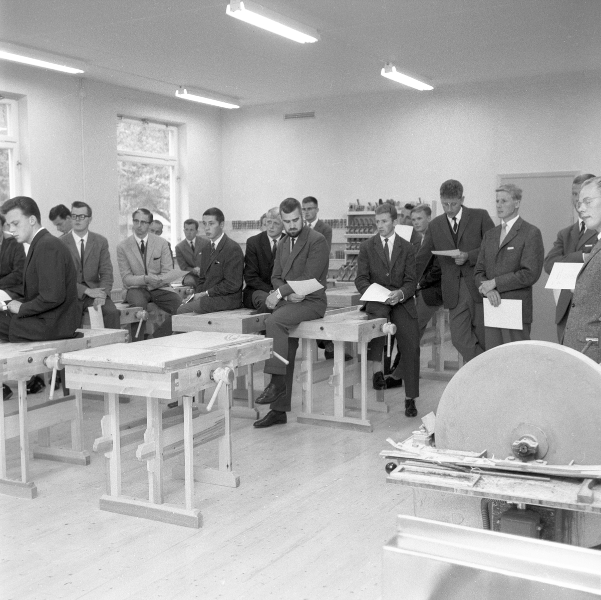 Serie bilder från invigningen av Slöjdlärarseminariet i Linköping. I delvis nybyggda och i övrigt omdisponerade lokaler tog man den 4 augusti 1961 mot den första kullen blivande slöjdlärare.