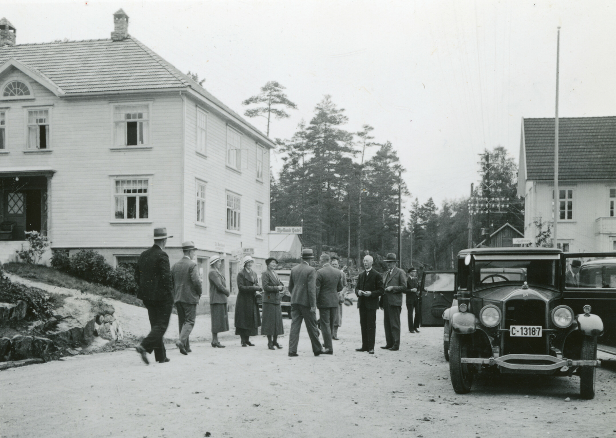 Kornrådet under ein stopp på Bjelland under Kornrådets reise, tatt 30 august 1934.  