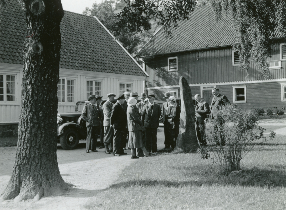 Fore bilde frå Søgne landbruksskule.  Bilda er tatt under Kornsrådets besøk 31. august 1934.  