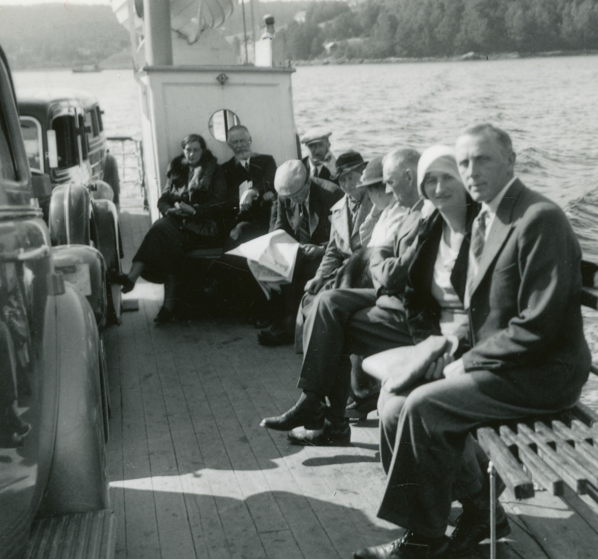 Bildet er tatt på ferga Angvik-Tingvoll den 21. august 1937.  Kornrådet var då på reise i Møre og Romsdal.