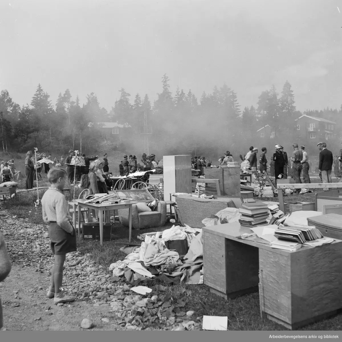 Brann hos Dr. Philos. Lars Reinton i Husebygrenda. 25 august 1951