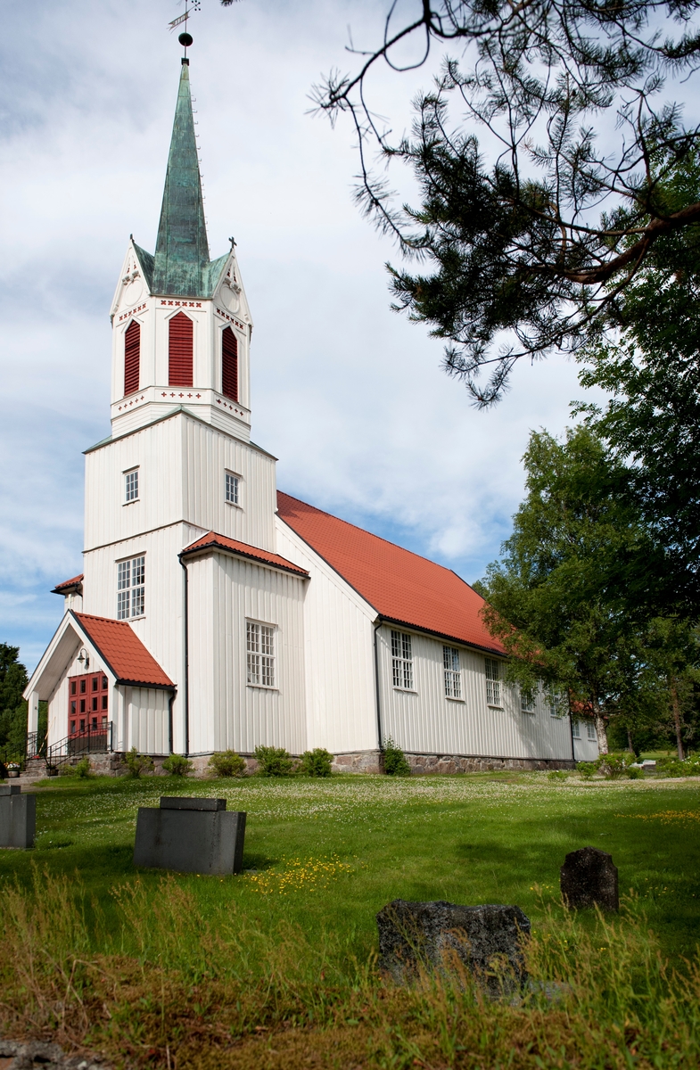 Grue Kyrka, Norge. Med minnesstenen över C A Gottlund. Denna bild ...