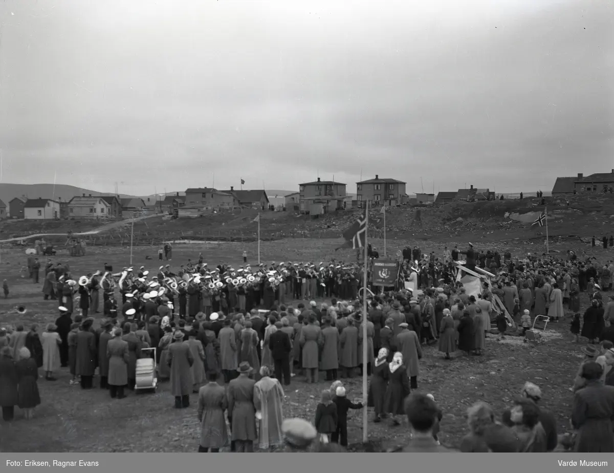Musikkstevne i Vardø, 1954. Her på fotballbanen i Russevika