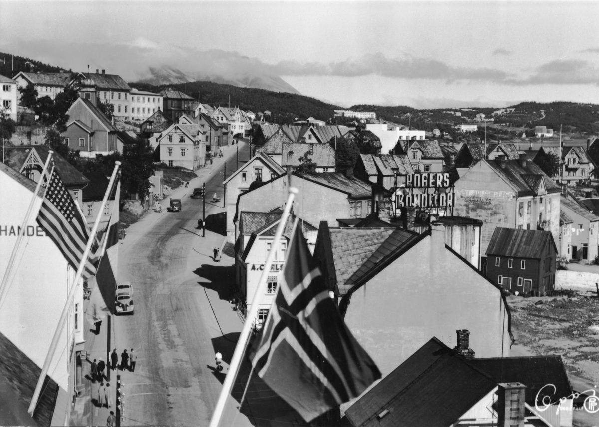 Utsikt fra Grand Hotell oppover Strandgata og mot Trondenes.