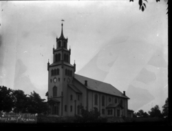Brevik kirke i 1903. Kirken brant ned i 1960.