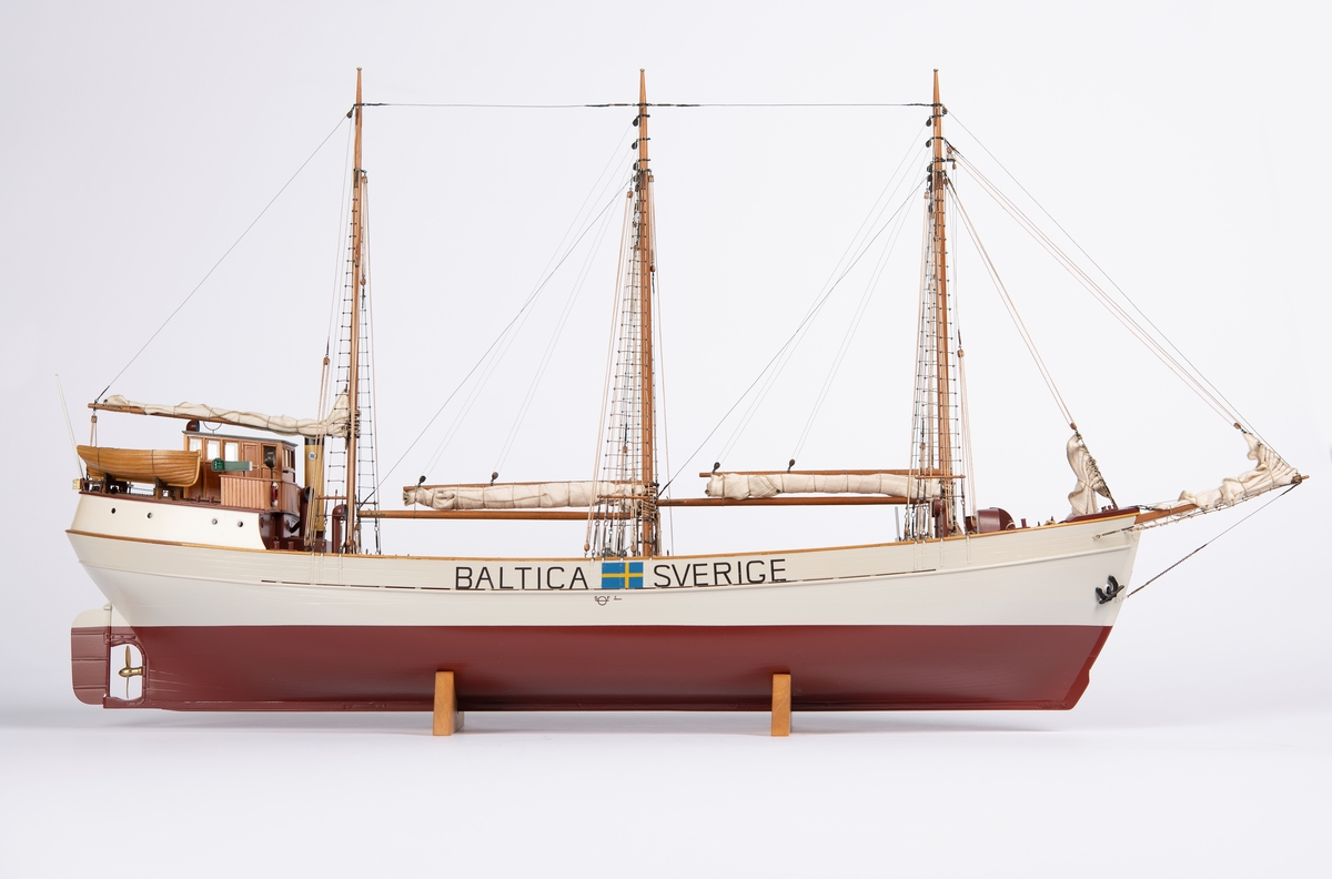  Helbild av modell av tremastskonaren BALTICA, byggd i Sjöhistoriska museets modellverkstad av Stefan Bruhn och Jan Claesson.