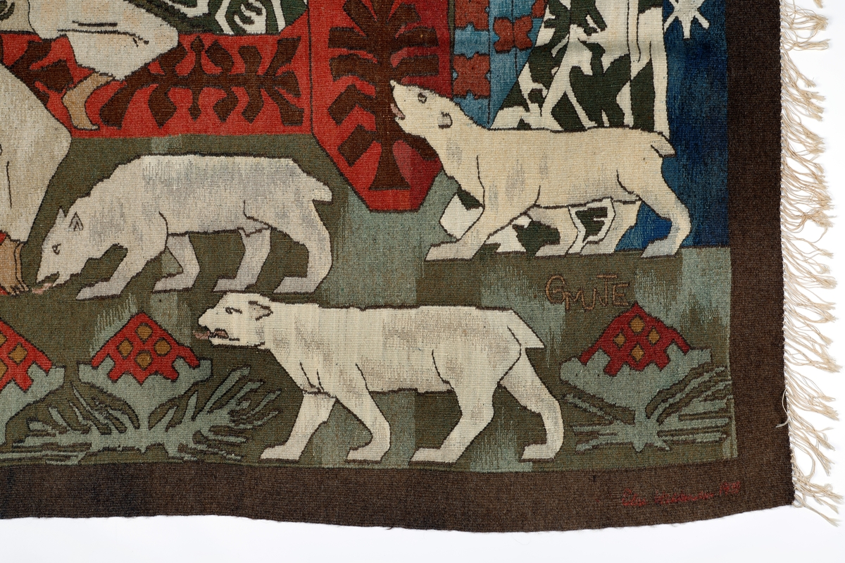 Gerhard Munthes "Nordlysdøtrene": tre kvinner i hvit nattkjole, med flakkende hår sitter / står i et soverom (med senger i rødt og svart), tre isbjørner kommer vandrende inn.