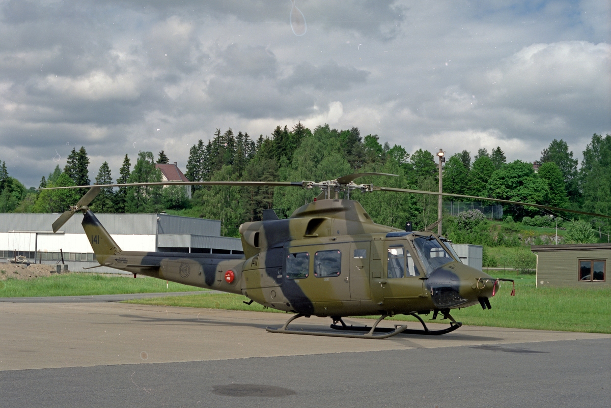 Bell 412SP Arapaho 141.