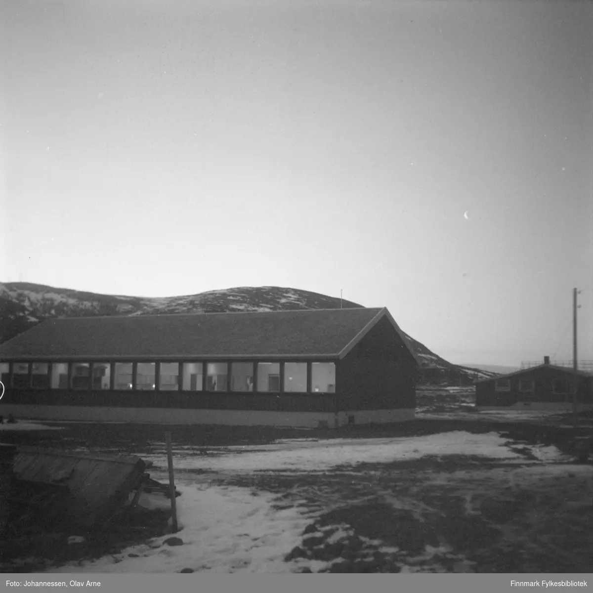 Skolen i Nordfjord i Syltefjord med lærerbolig

Foto trolig tatt på  1960/70-tallet
