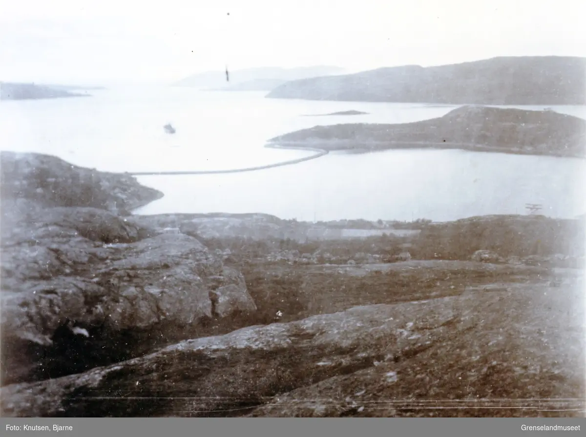 Første molofylling til Prestøya under krigen. Flyhavn på syd-siden. 