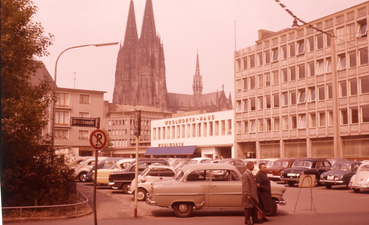 Köln, Tyskland, omkring år 1960. Stadsbyggnadskontoret och Planavdelningen i Linköping på studiebesök.
