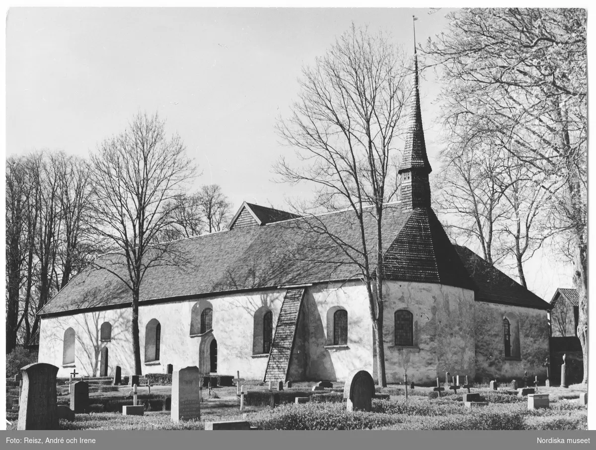 Östergötland. Risinge gamla kyrka, även kallad Sankta Maria kyrka från senare hälften av 1100-talet.