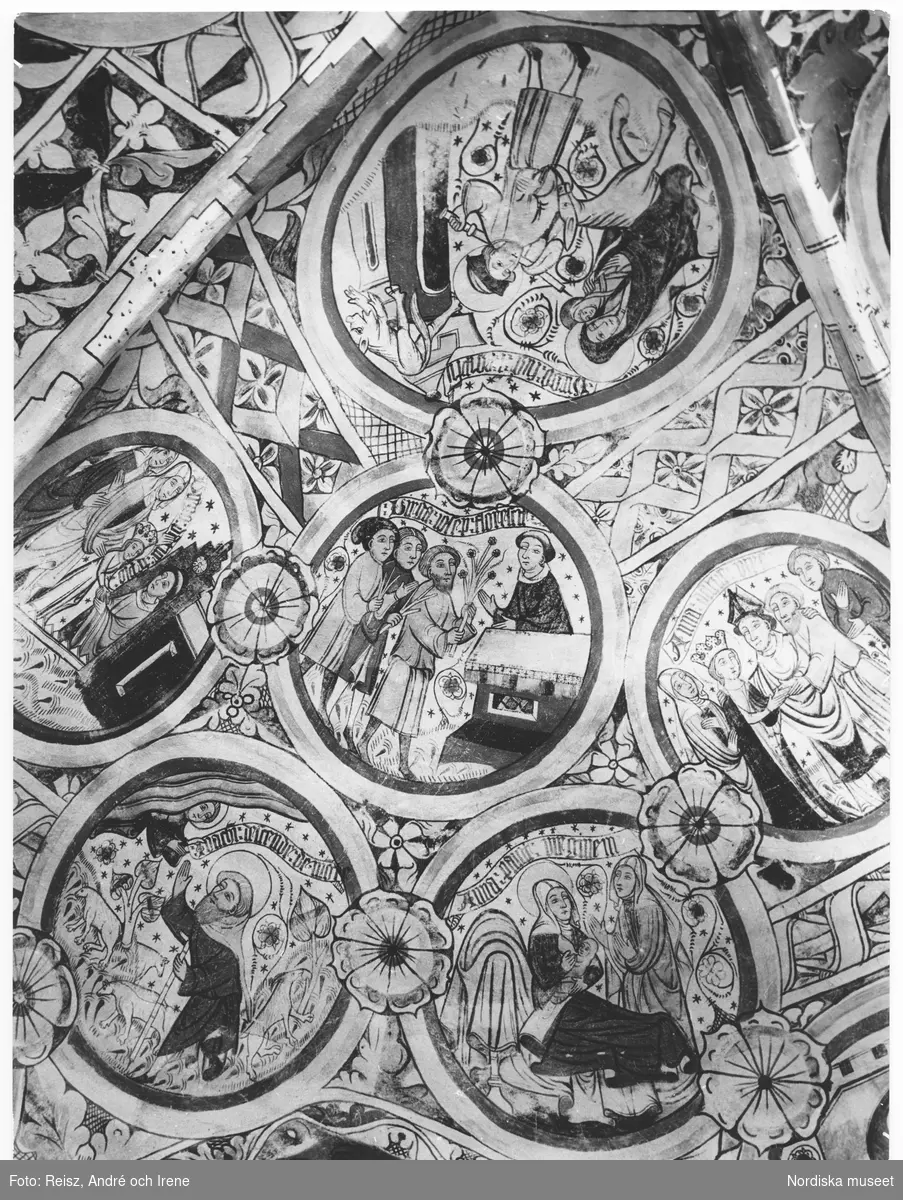 Östergötland. Detalj av Risinge gamla kyrkans interiör från senare hälften av 1100-talet.