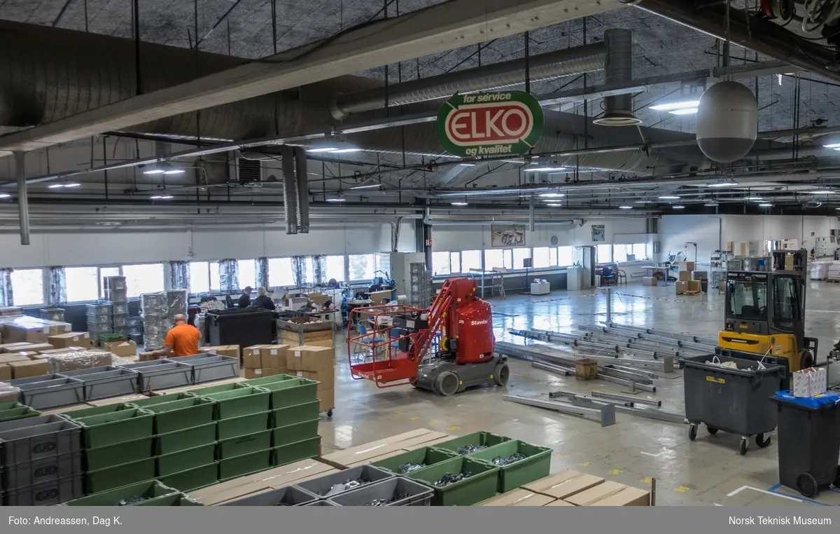 Halvtømt fabrikkhall februar 2022, ELKO i Åmot i Modum