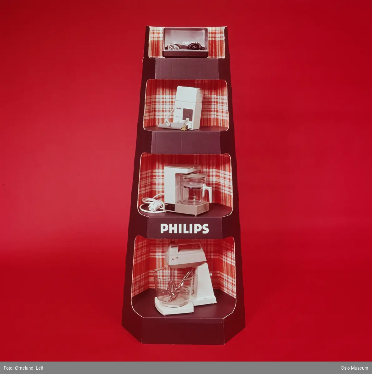 Den nederlandske elektronikkgiganten Philips hadde i perioder stor produksjon også i Norge, i tillegg til import og omsetning av produkter fra Philips' øvrige verdensomspennende produksjonsnett. Med dette er Philips fortsatt en gigant på mange ulike markeder fra belysning og småelektrisk utstyr, TV/radio/musikk til avansert medisinsk utstyr.

Norsk Aksjeselskap Philips ble etablert i 1923 som salgsfirma for Philips glødelamper produsert Nederland. Etter hvert stor egenproduksjon i Norge, først og fremst ved glødelampefabrikken Philips Fabrikk Norsk A/S i Arendal og Radio Industri A/S på Ryen (Sandstuveien) i Oslo.