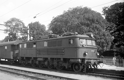 Elektrisk lokomotiv El 8 2068 med hurtigtog til København, t