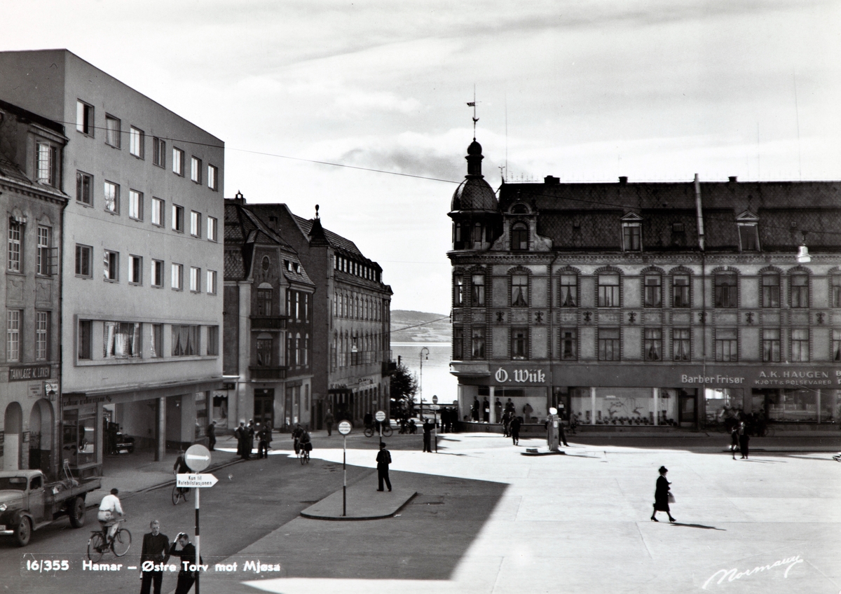 Postkort, Hamar, Østre Torg, Vangsvegen, Astoria Hotell, Godagergården, Granerudgården, O. Wiik.