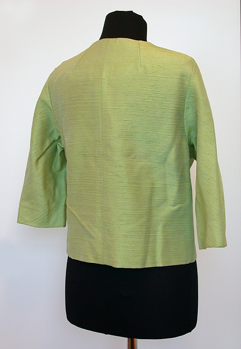 Grön jacka med tillhörande kjol (inv.nr 35782:2).