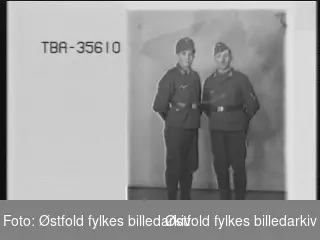 Portrett av to tyske soldater i uniform. Bestillers navn: Franz Hubert.